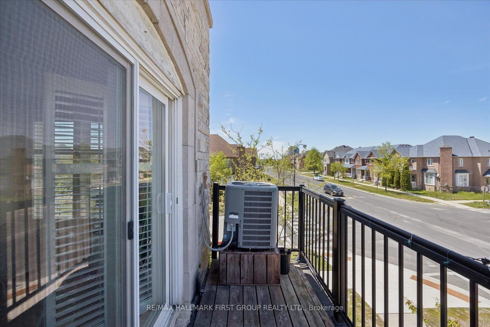 2067 Bur Oak Avenue, Unit 3 thumbnail 11