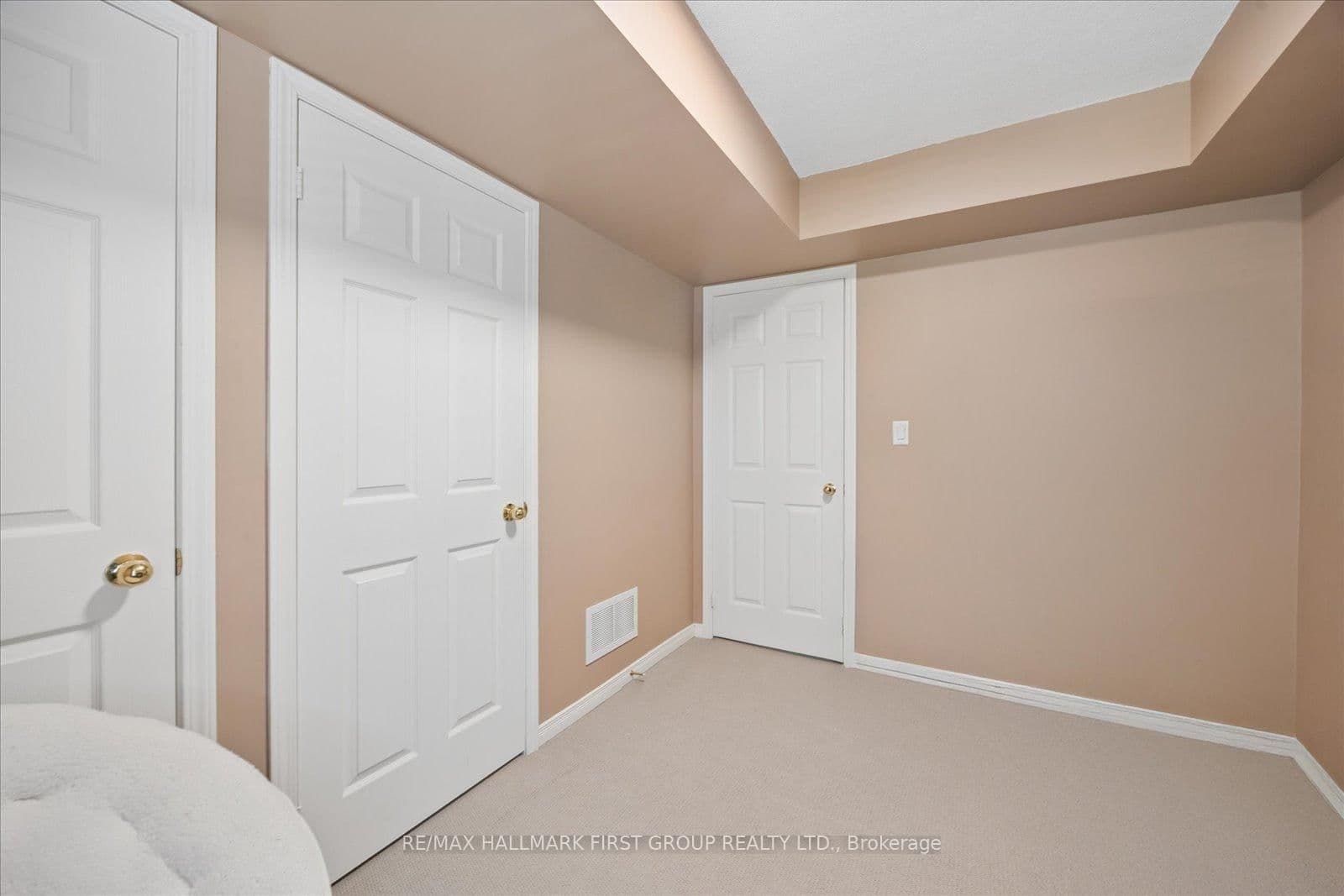 2067 Bur Oak Avenue, Unit 3 thumbnail 18