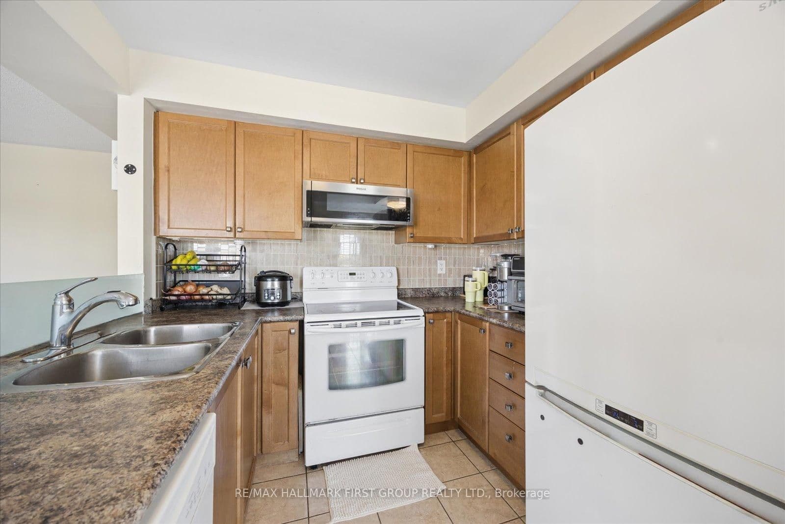 2067 Bur Oak Avenue, Unit 3 thumbnail 6