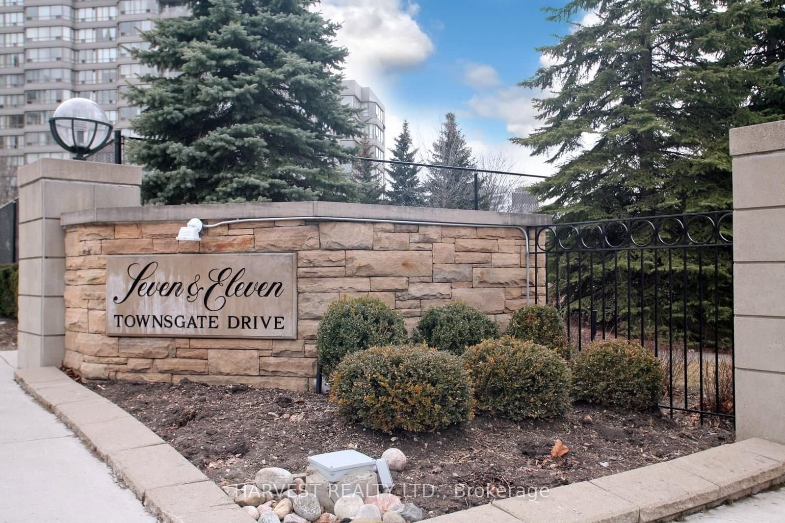 7 Townsgate Drive, Unit 1402 thumbnail 5