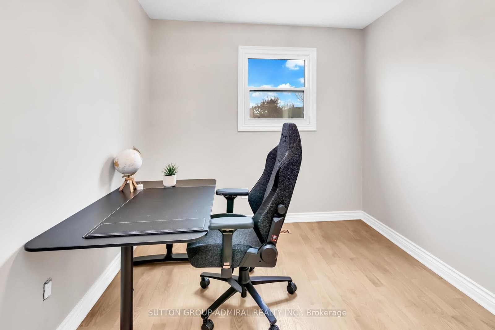 119 Mccabe Crescent, Unit Main & 2nd thumbnail 17