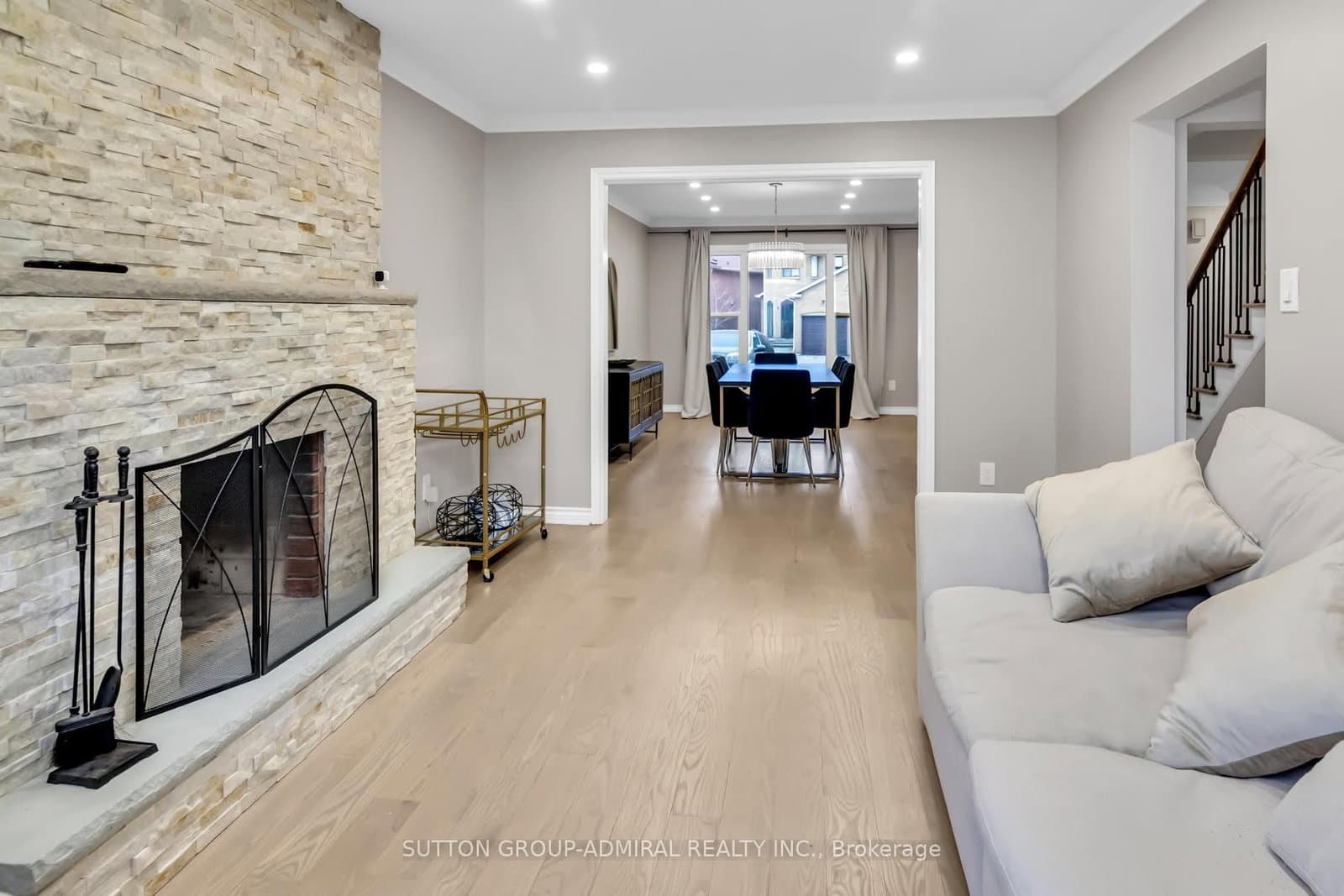 119 Mccabe Crescent, Unit Main & 2nd thumbnail 6