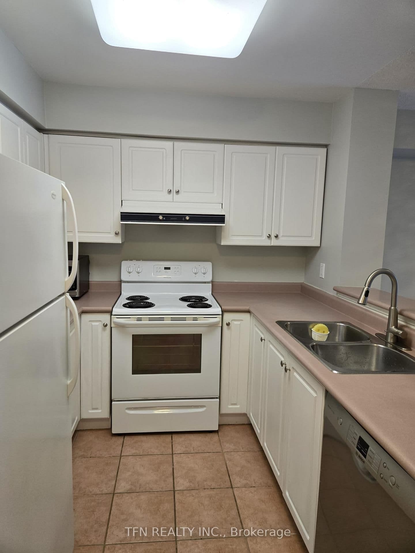 1 Emerald Lane, Unit 309 thumbnail 5
