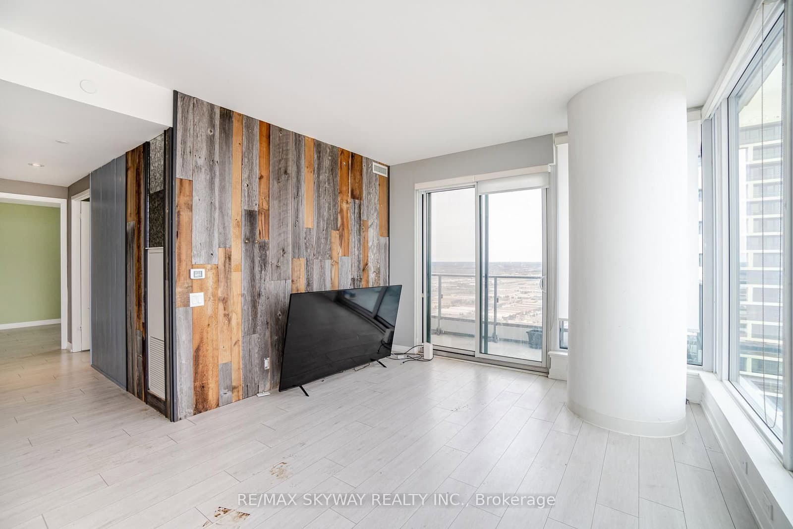 5 Buttermill Avenue, Unit 5702 thumbnail 8