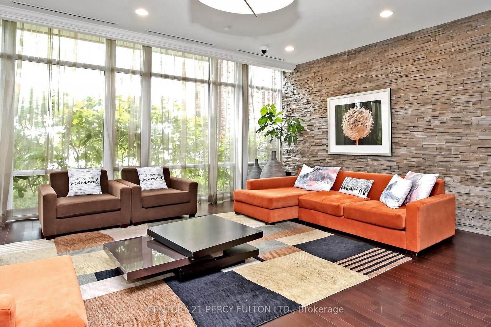 57 Upper Duke Crescent, Unit 102 thumbnail 39