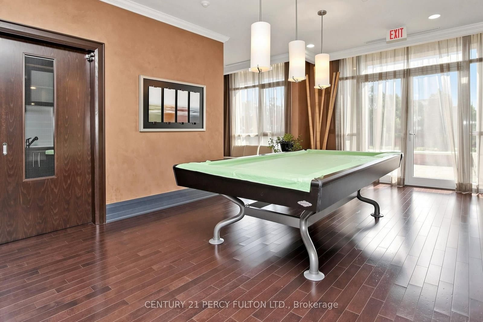 57 Upper Duke Crescent, Unit 102 thumbnail 44