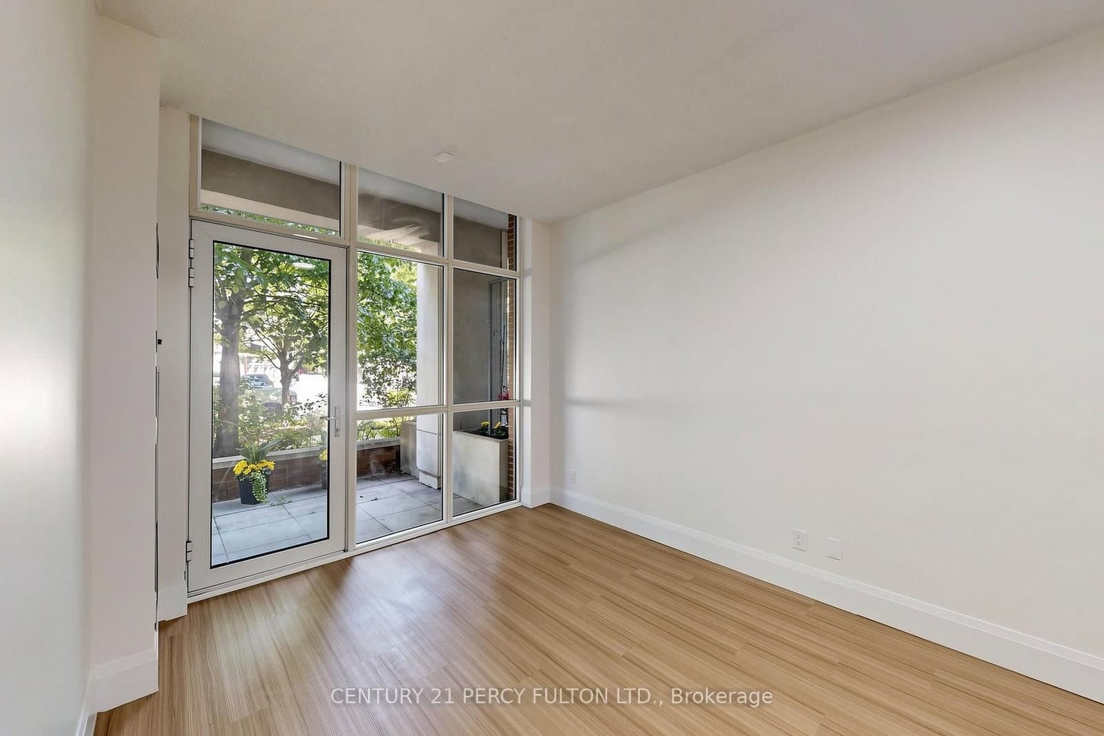 57 Upper Duke Crescent, Unit 102 thumbnail 7