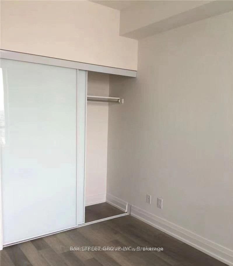 7165 Yonge Street, Unit 2210 thumbnail 4