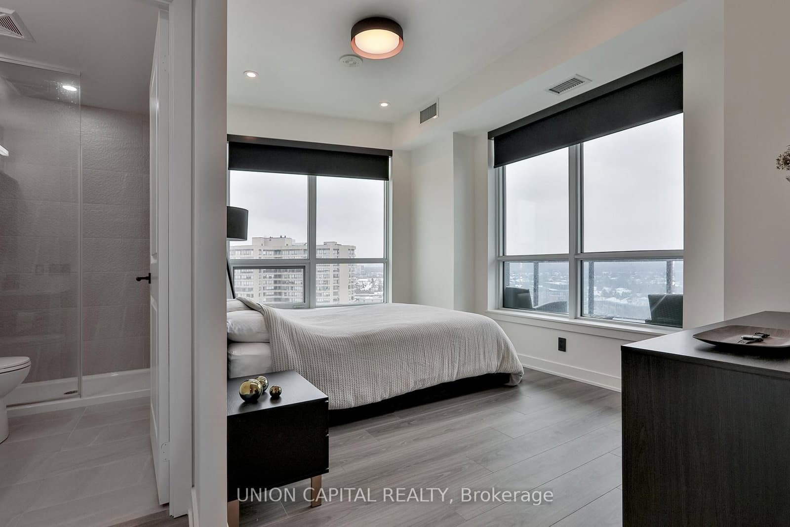 30 Upper Mall Way, Unit 1002 thumbnail 10
