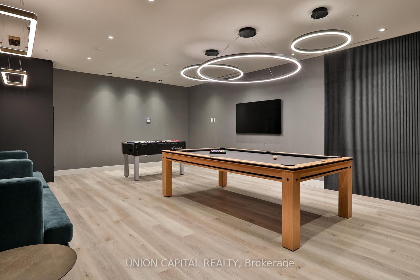 30 Upper Mall Way, Unit 1002 thumbnail 22