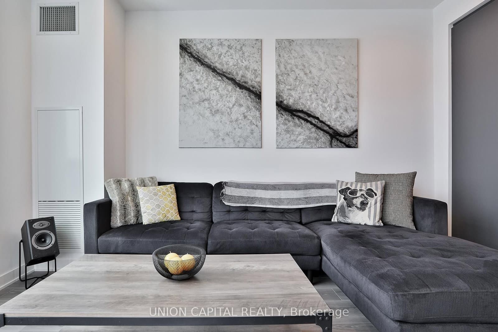 30 Upper Mall Way, Unit 1002 thumbnail 7
