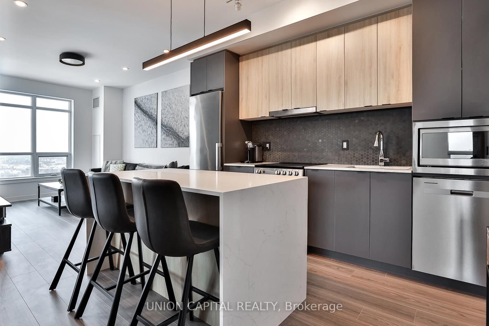 30 Upper Mall Way, Unit 1002 thumbnail 8
