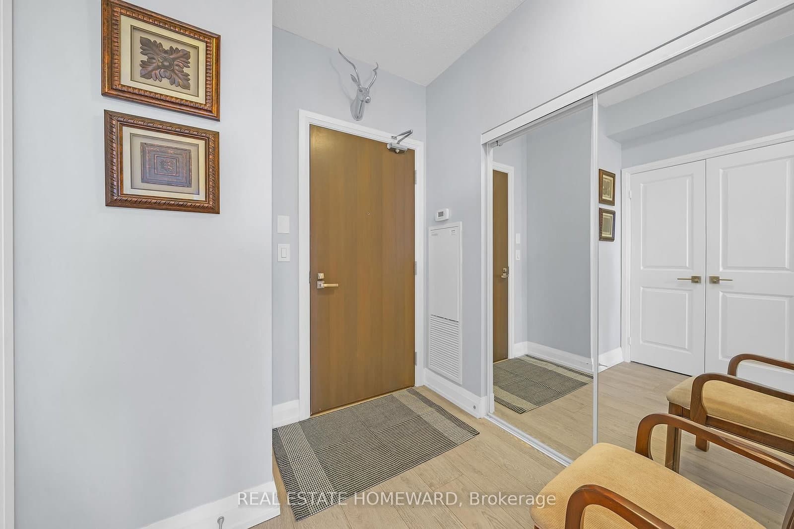 7161 Yonge Street, Unit 1525 thumbnail 3