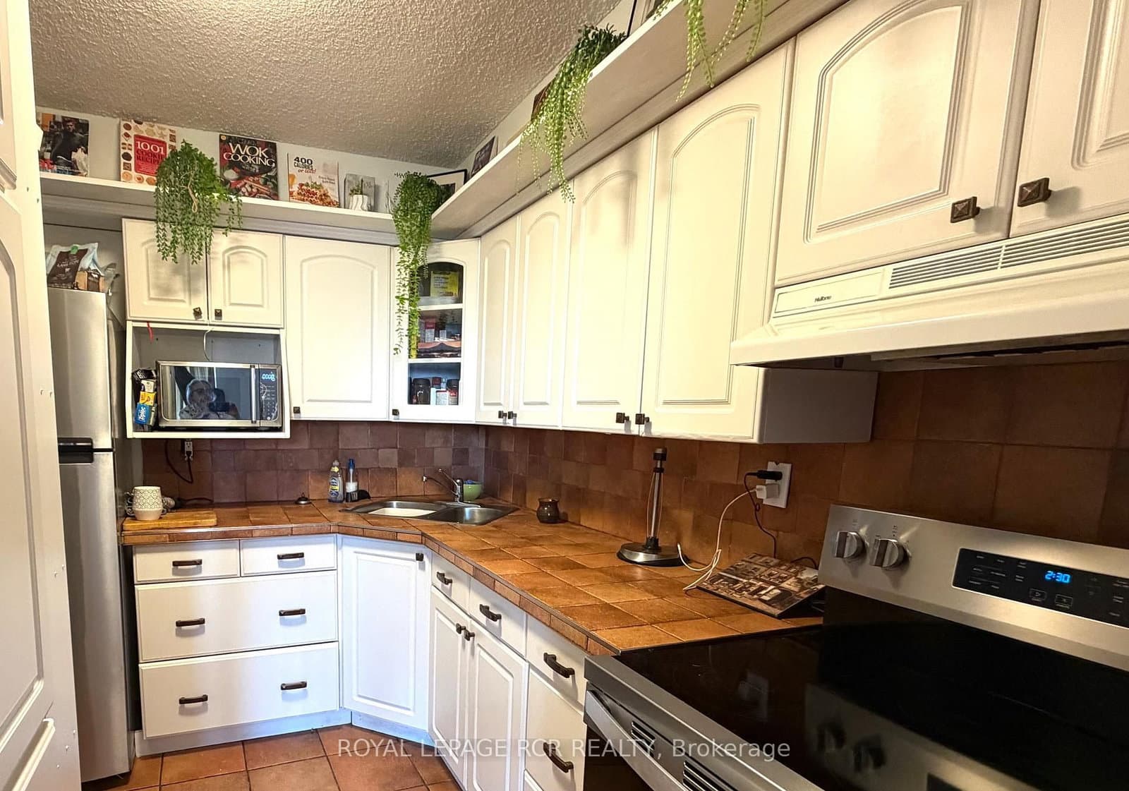 40 William Roe Boulevard, Unit 1011 thumbnail 9