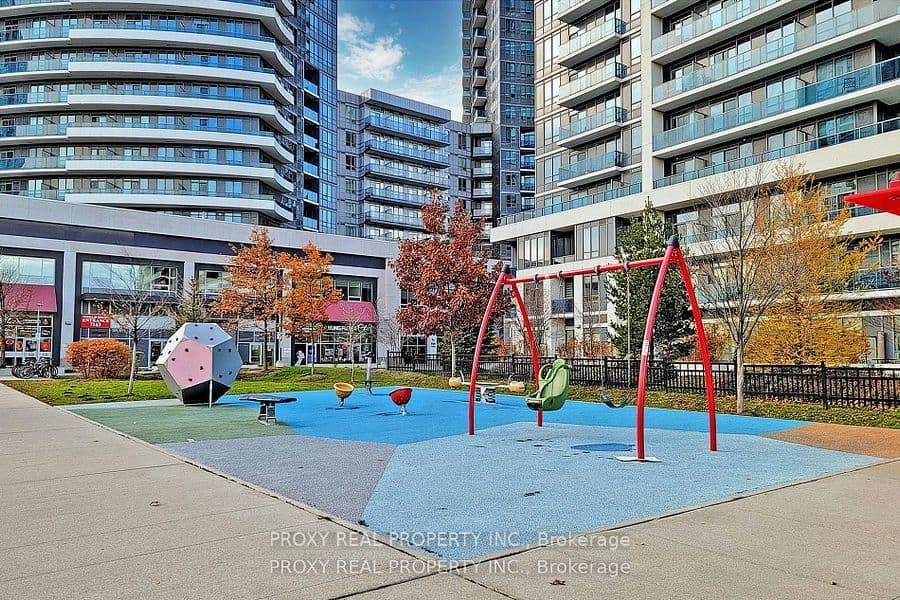7165 Yonge Street, Unit 426 thumbnail 2