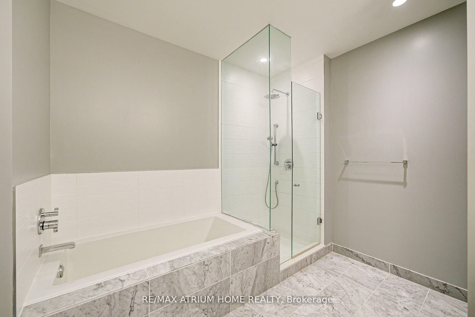 20 Fred Varley Drive, Unit 324 thumbnail 10