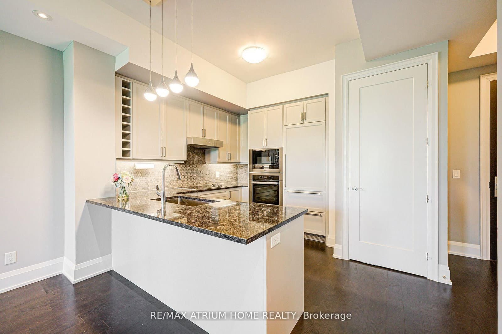 20 Fred Varley Drive, Unit 324 thumbnail 4
