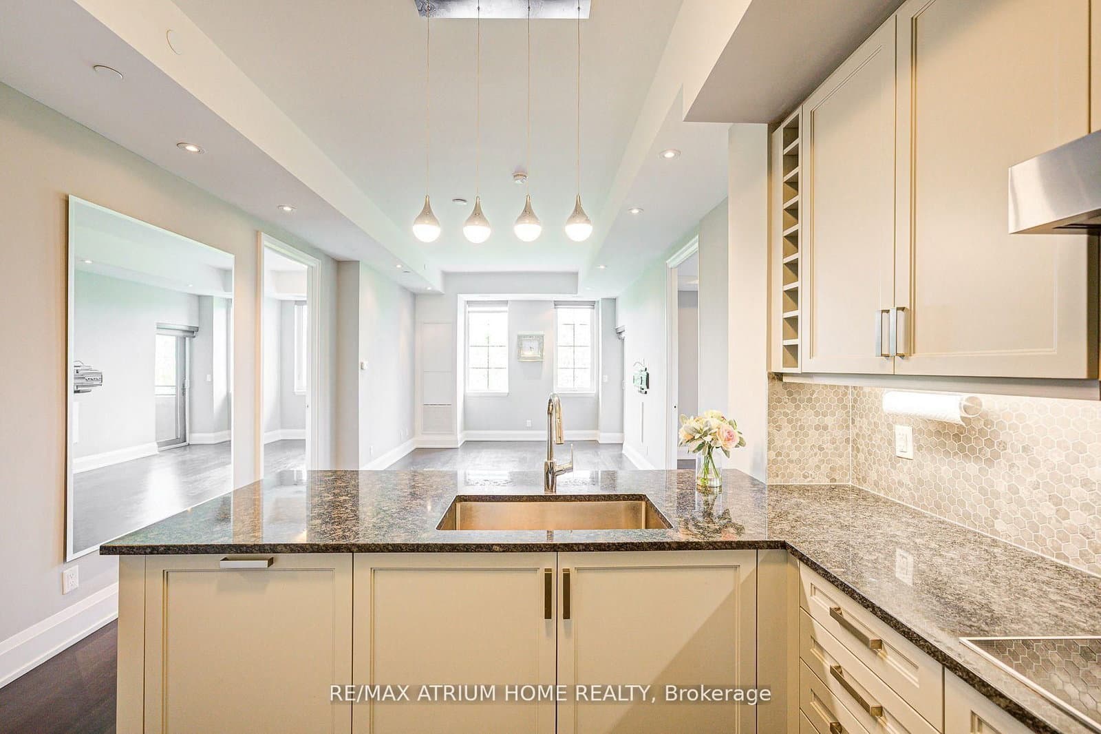 20 Fred Varley Drive, Unit 324 thumbnail 6