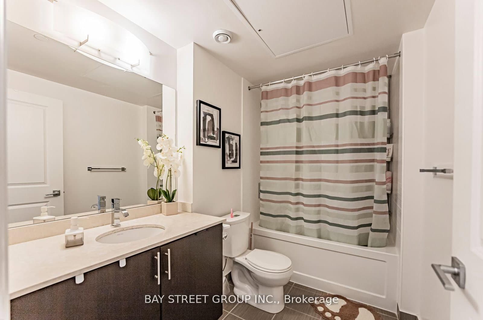 7167 Yonge Street, Unit 718 thumbnail 13