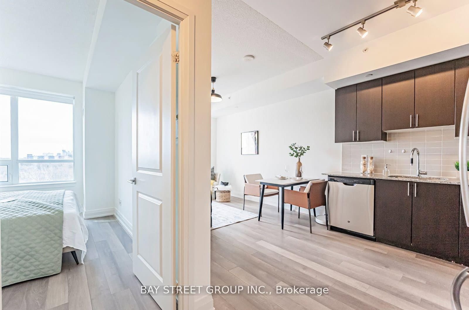 7167 Yonge Street, Unit 718 thumbnail 15