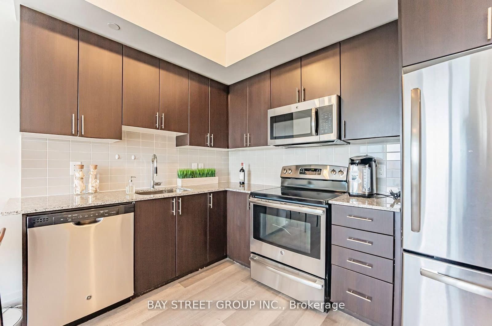 7167 Yonge Street, Unit 718 thumbnail 16