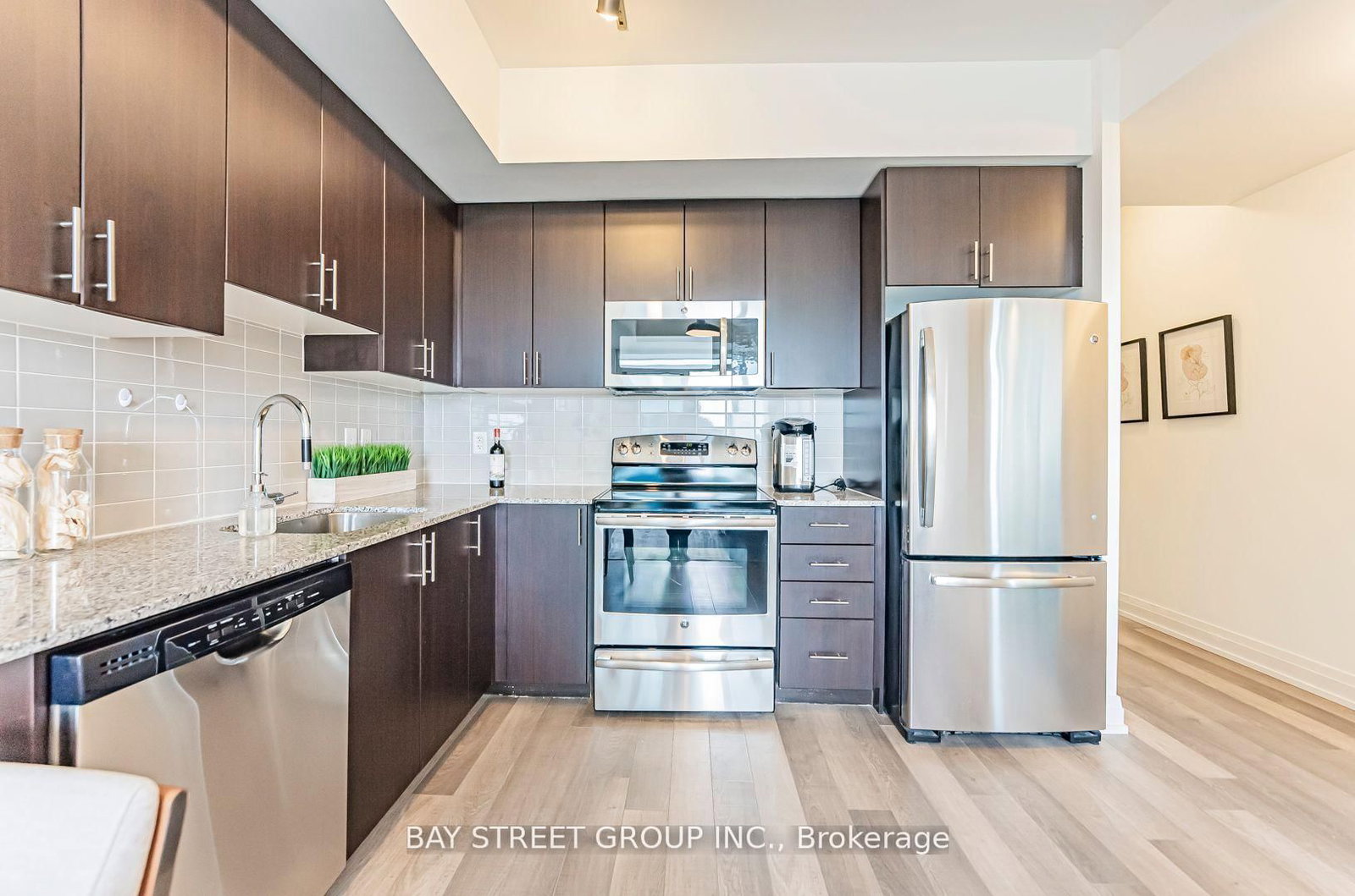 7167 Yonge Street, Unit 718 thumbnail 17