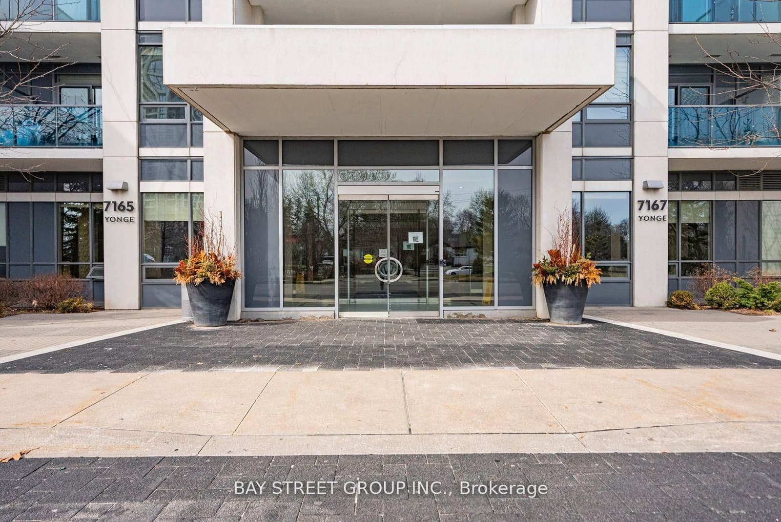 7167 Yonge Street, Unit 718 thumbnail 5