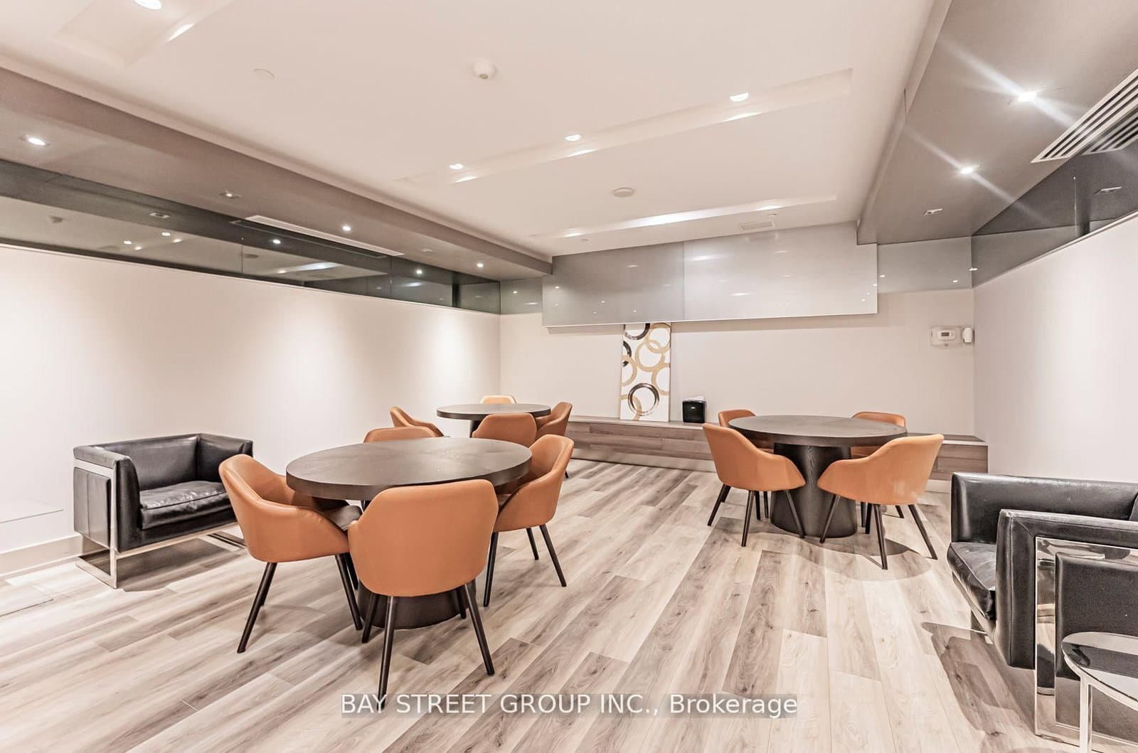 7167 Yonge Street, Unit 718 thumbnail 6