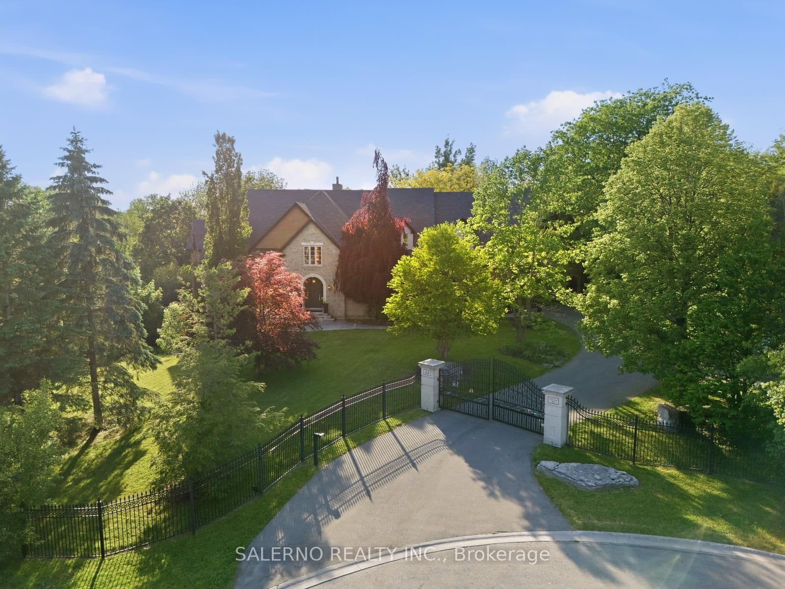 32 Daleview Court thumbnail 3