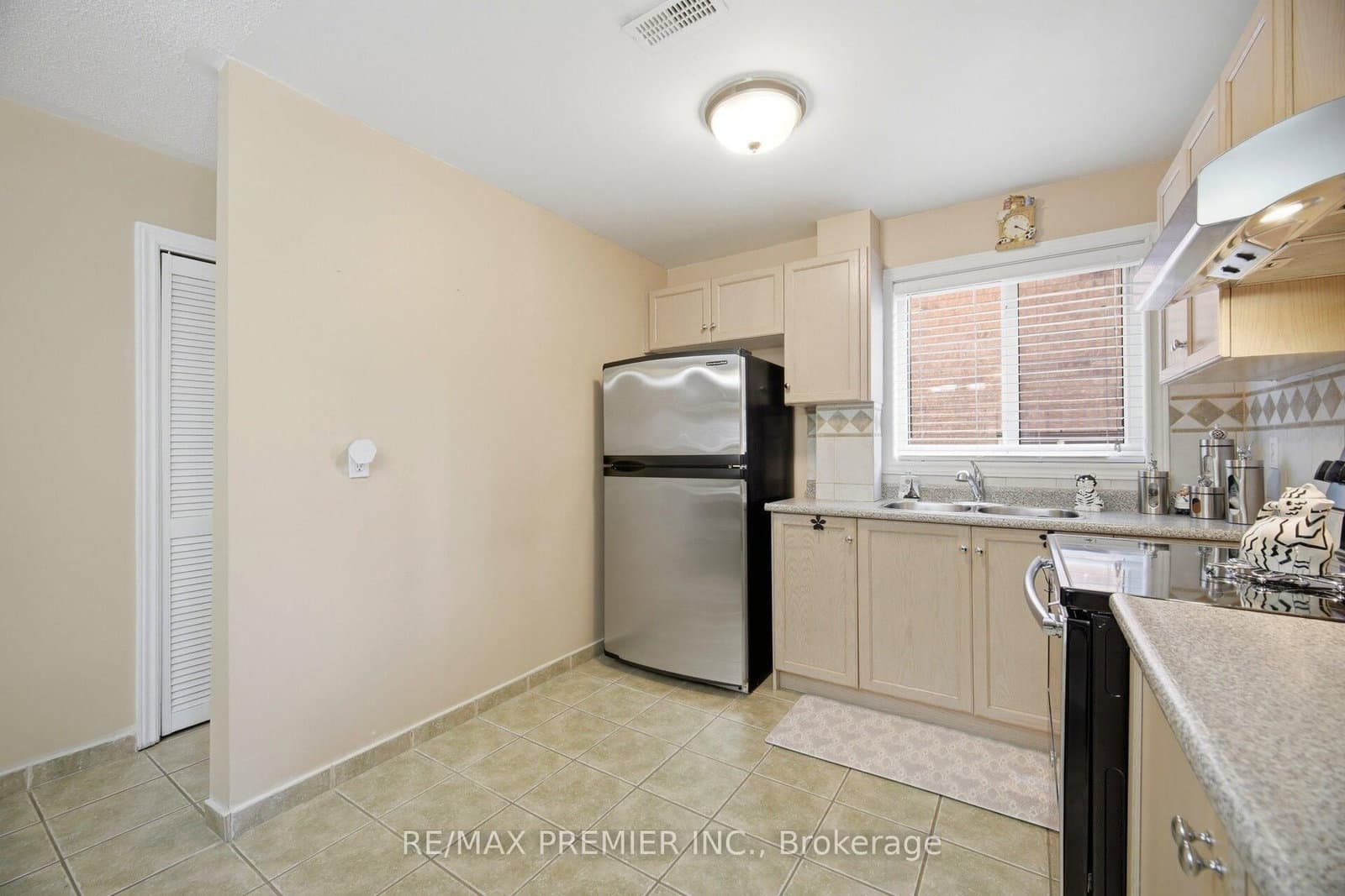 137 Blackthorn Drive thumbnail 28