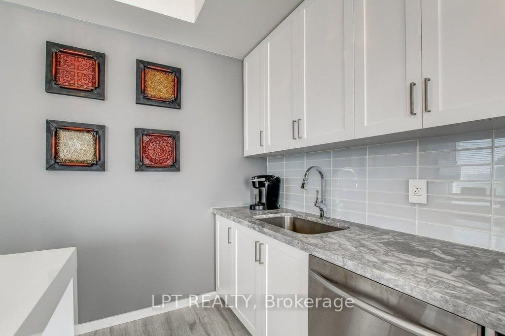 300 Alex Gardner Circle, Unit 64 thumbnail 9