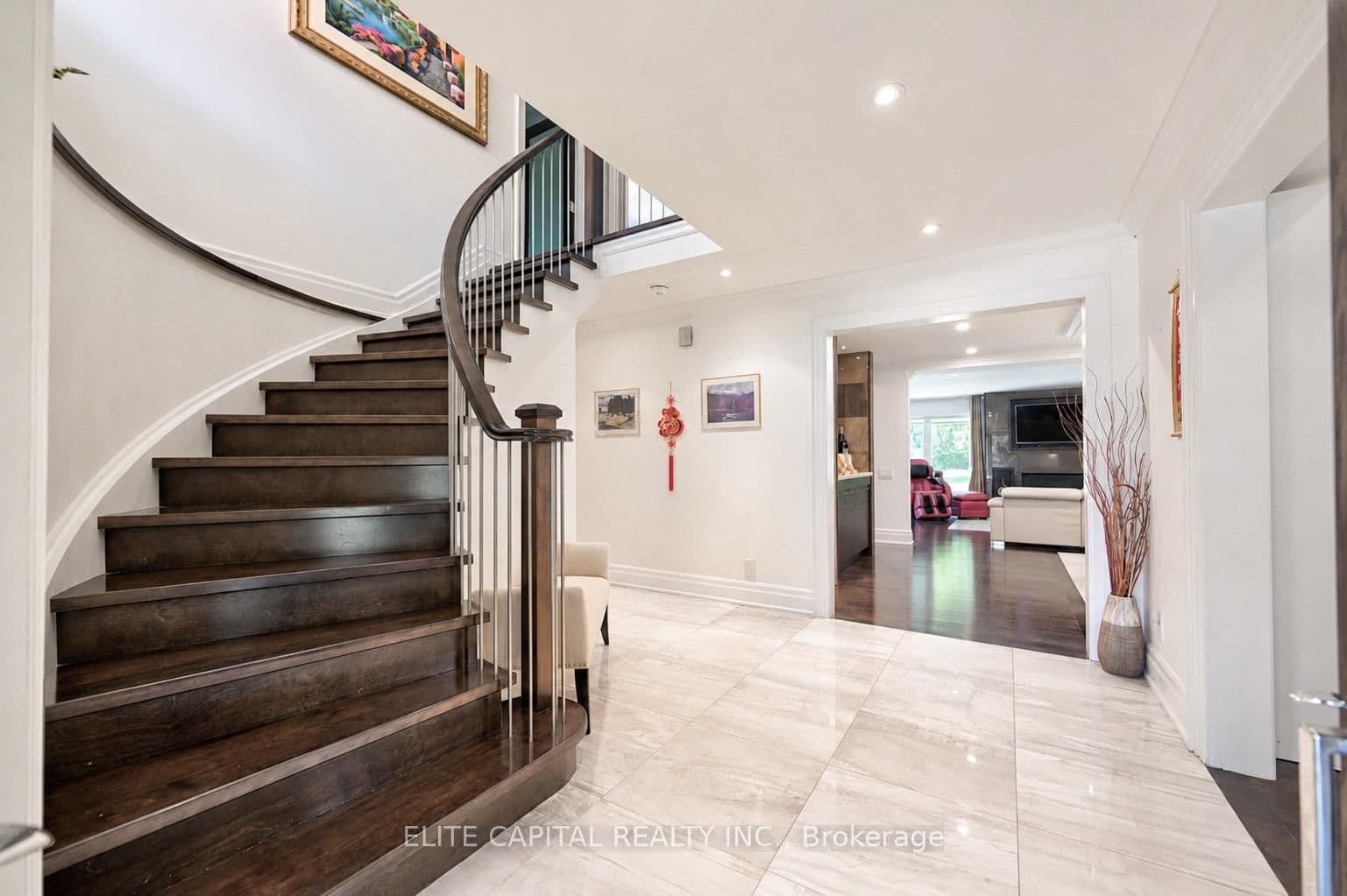 16 Thomas Reid Road thumbnail 2