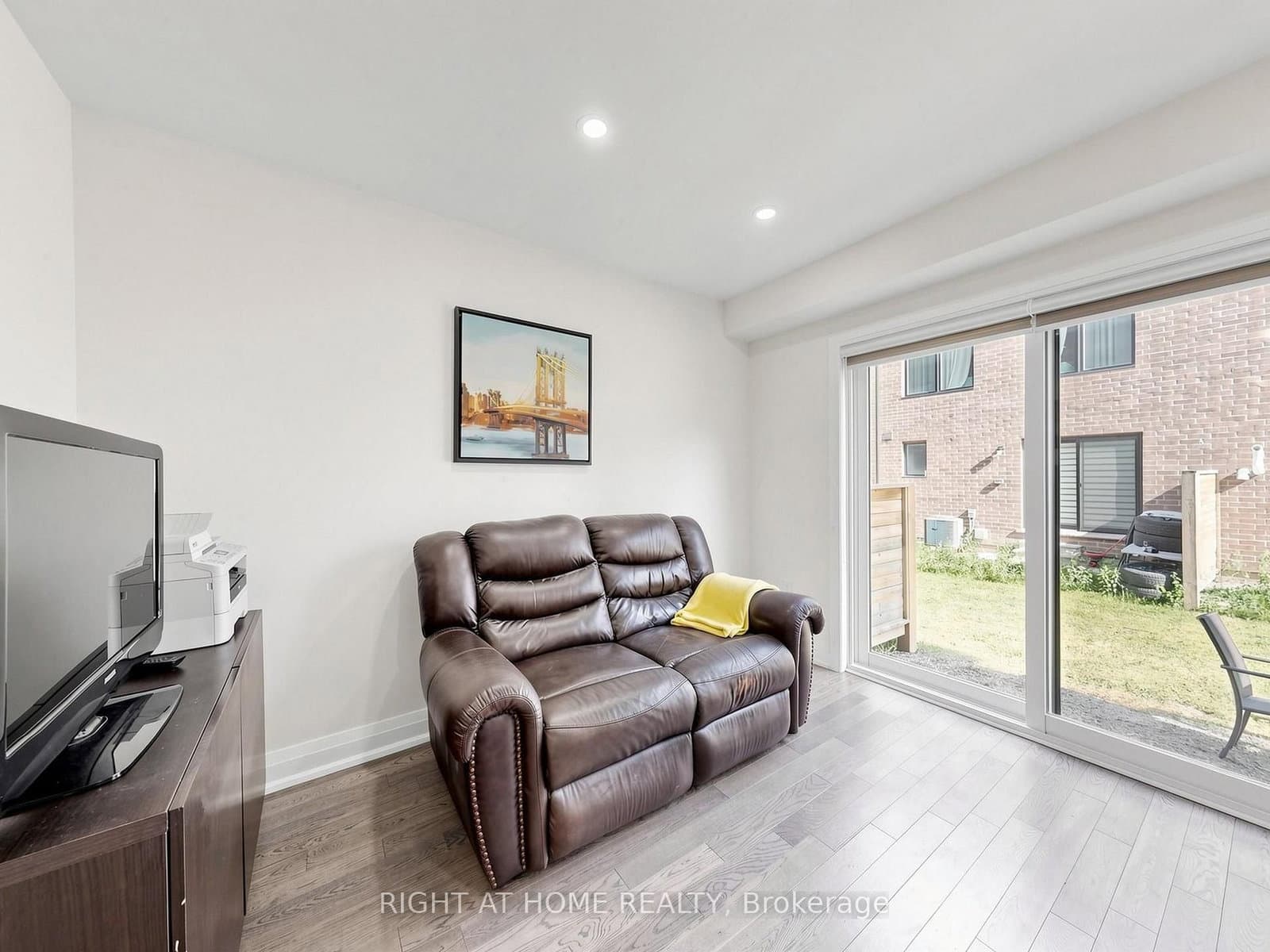 23 Moneypenny Place thumbnail 32