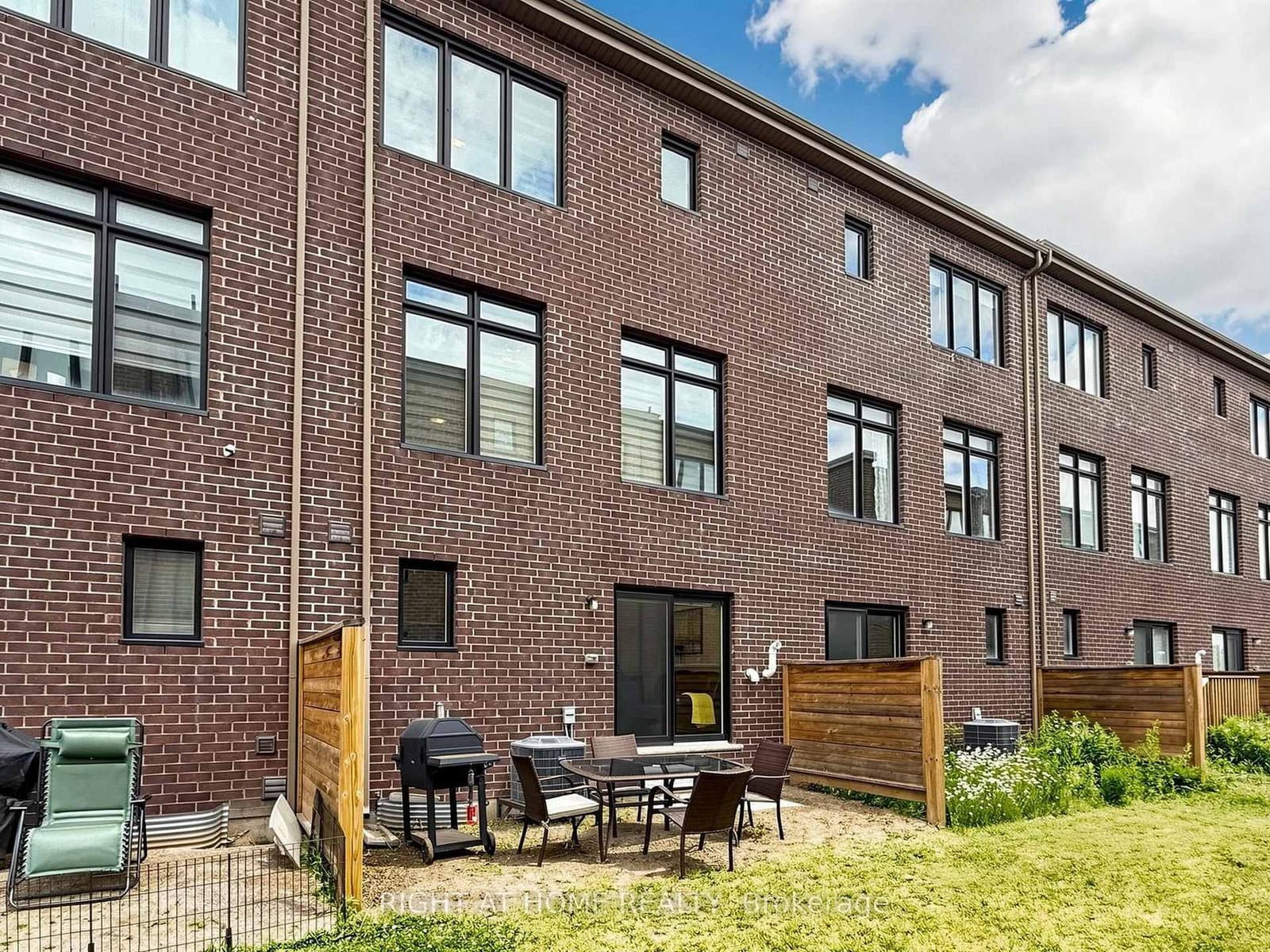 23 Moneypenny Place thumbnail 40