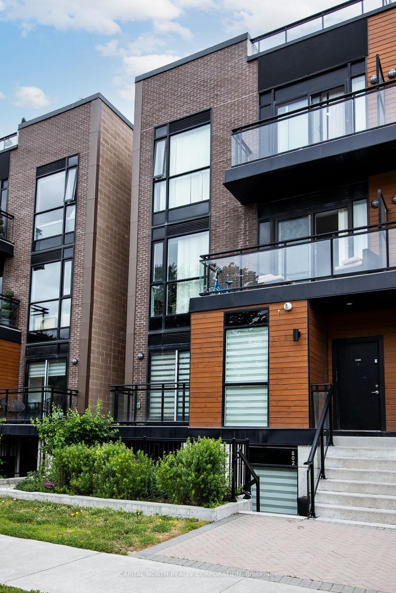 48 Coles Avenue, Unit 802 thumbnail 2