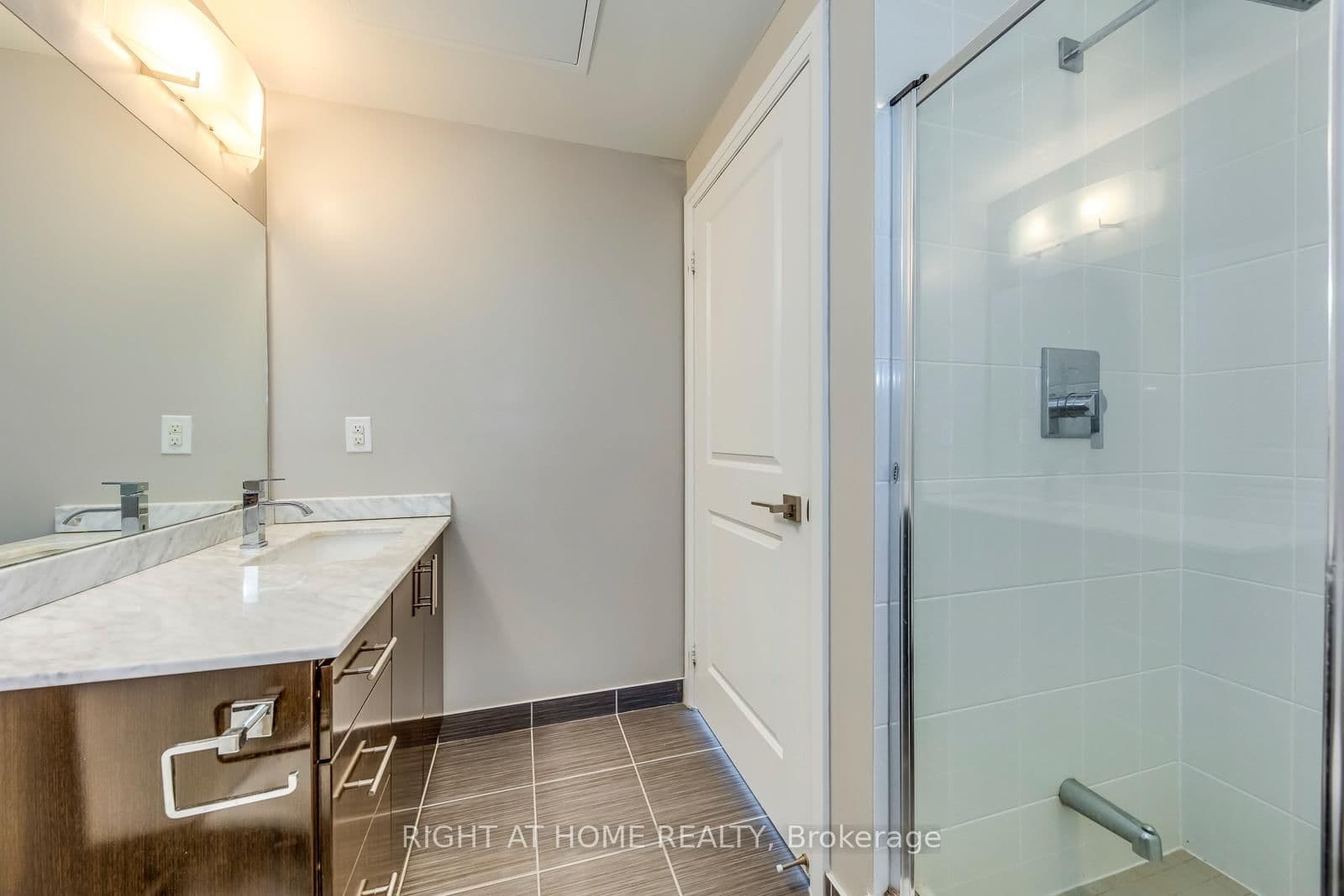 7171 Yonge Street, Unit 2415 thumbnail 10