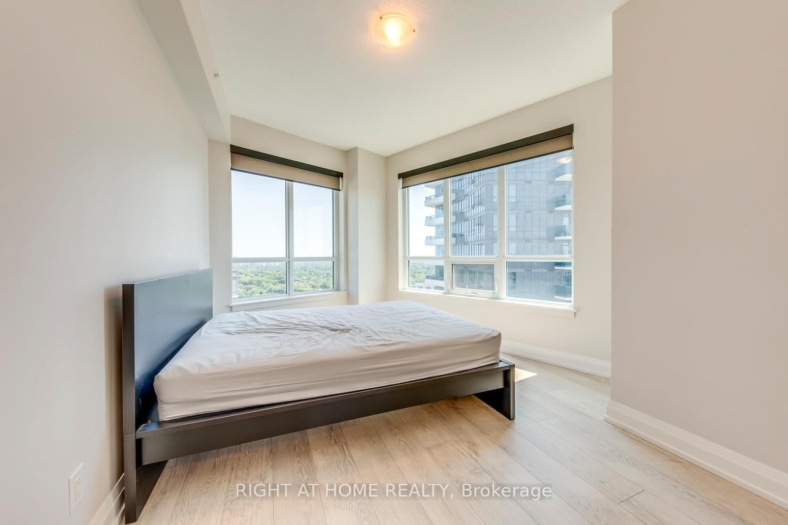 7171 Yonge Street, Unit 2415 thumbnail 4