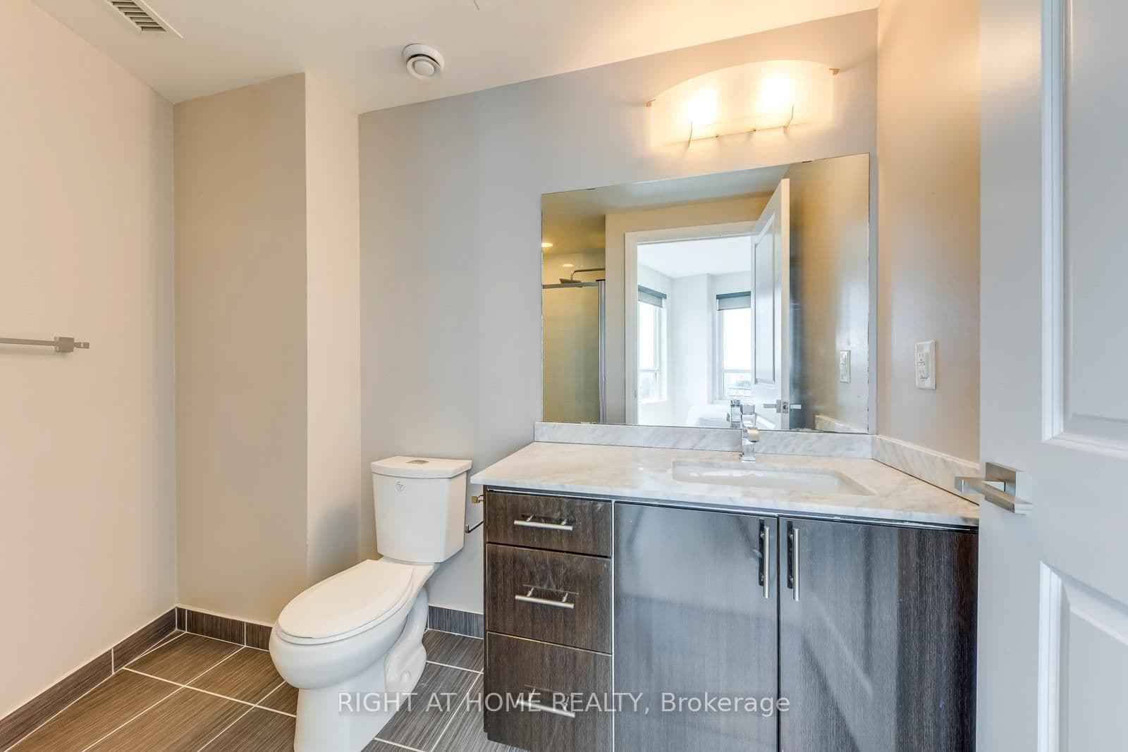 7171 Yonge Street, Unit 2415 thumbnail 7