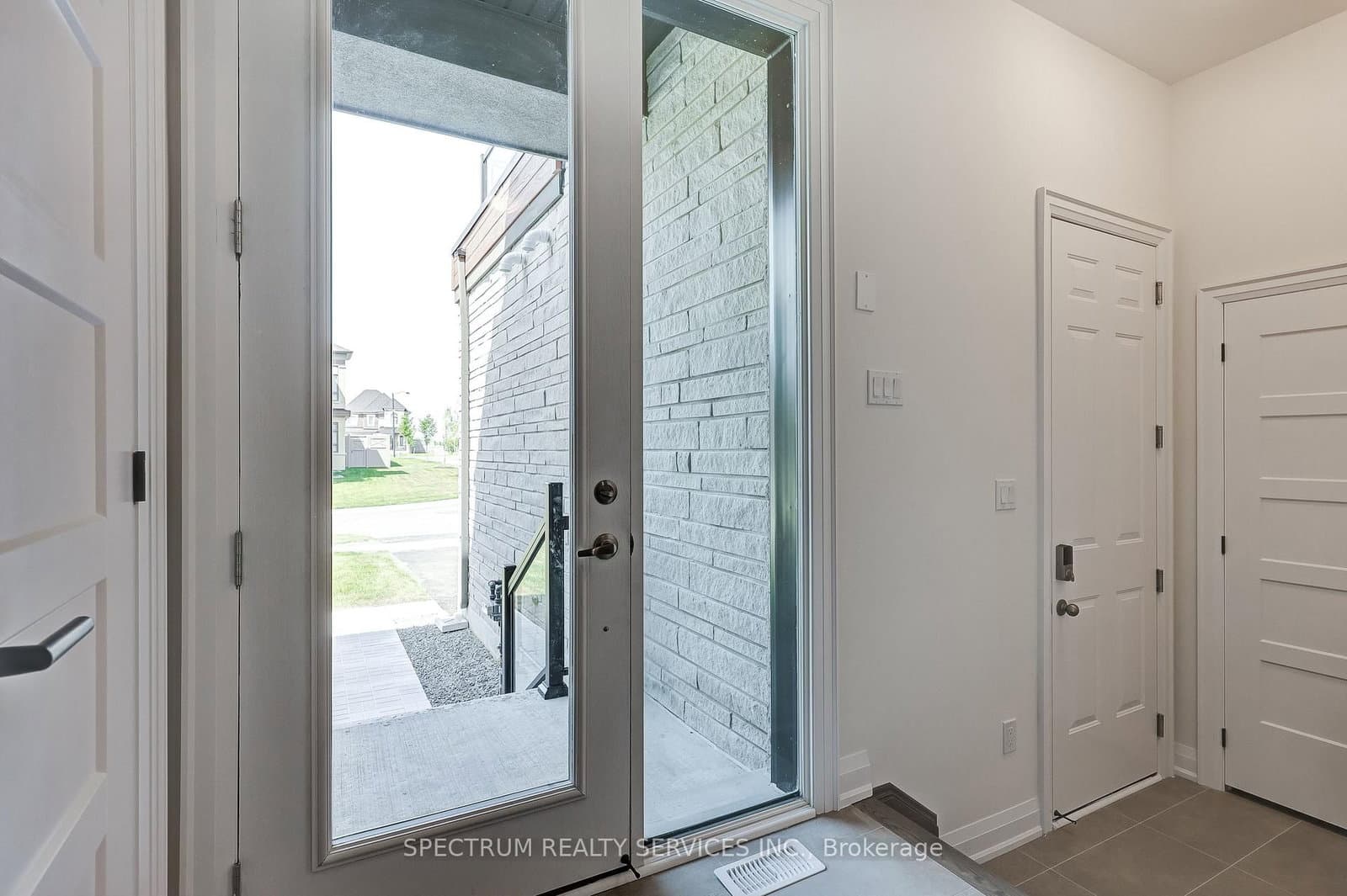72 Adario Crescent thumbnail 5