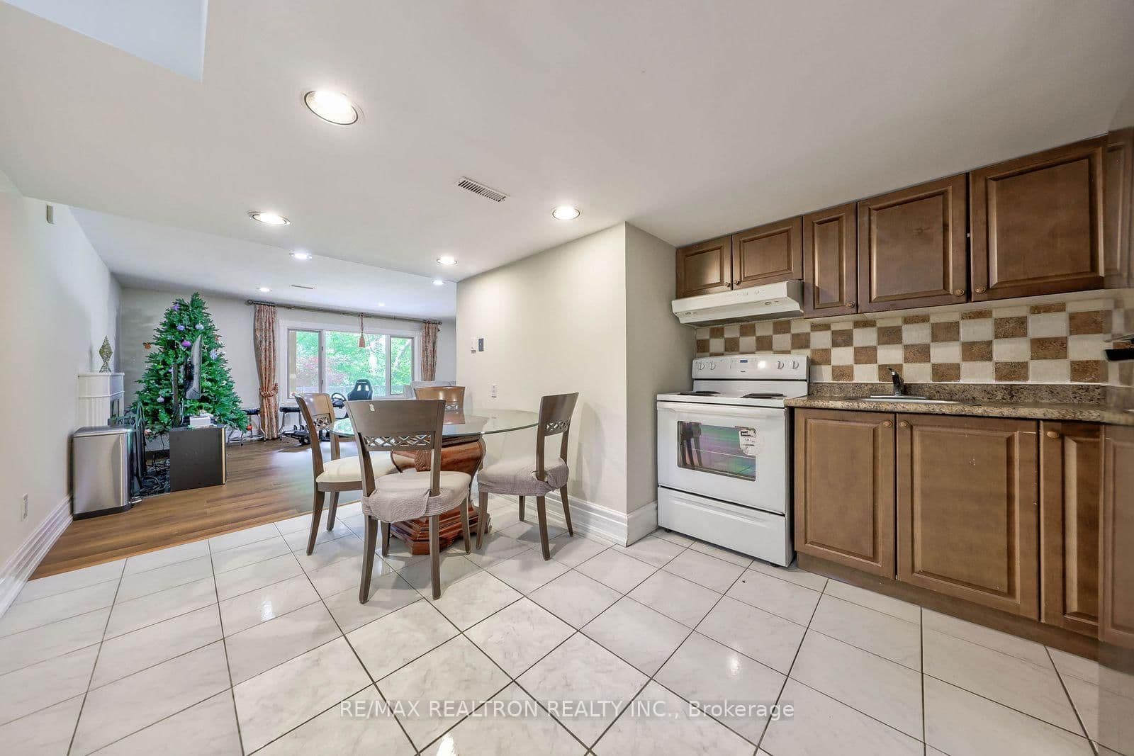 92 Proctor Avenue thumbnail 43