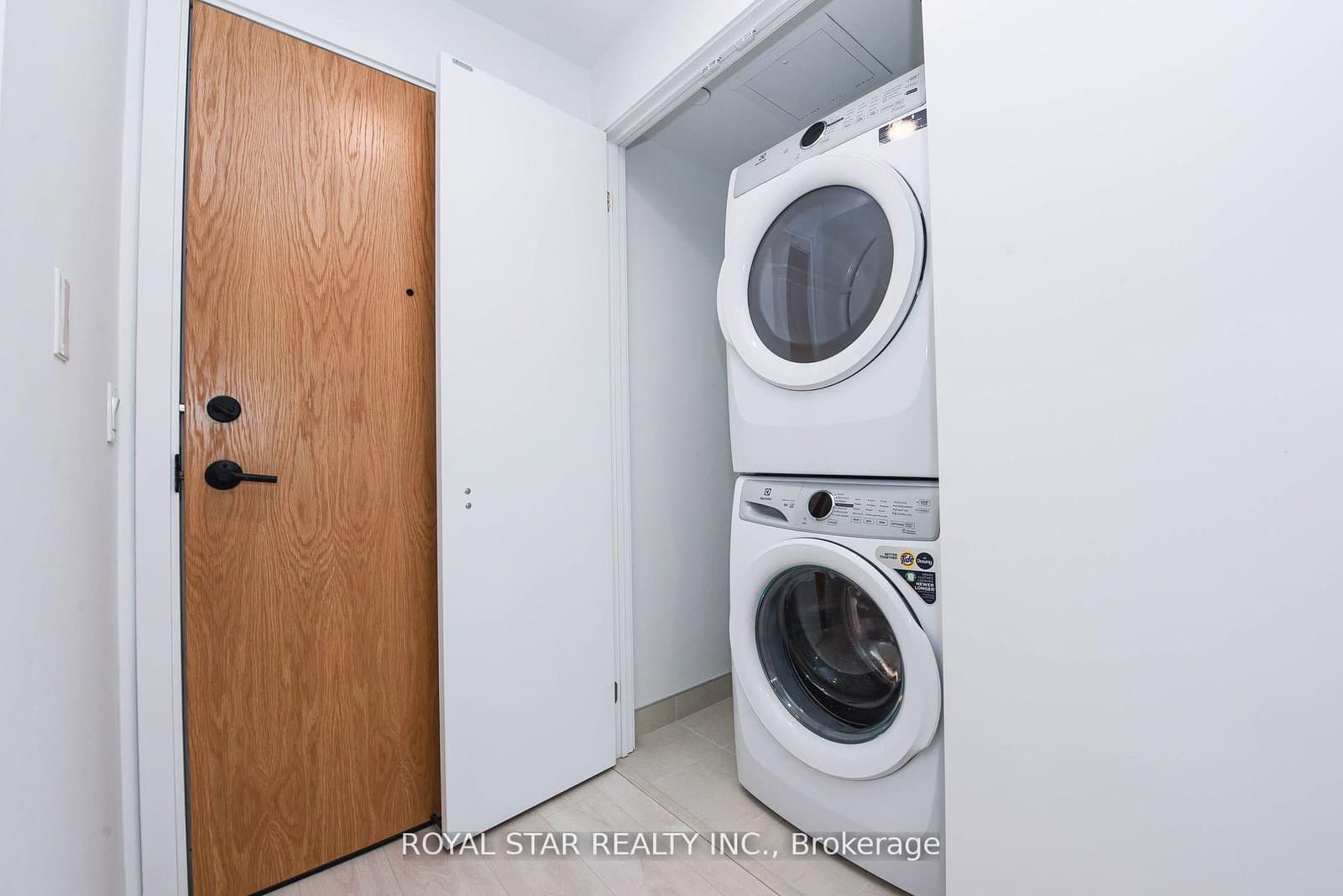 7950 Bathurst Street, Unit 1207 thumbnail 4