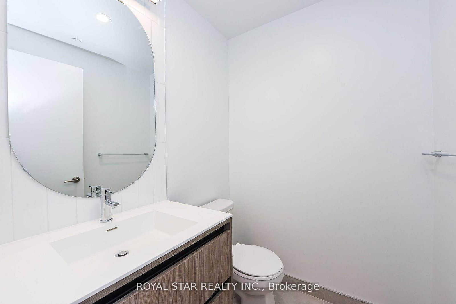 7950 Bathurst Street, Unit 1207 thumbnail 5