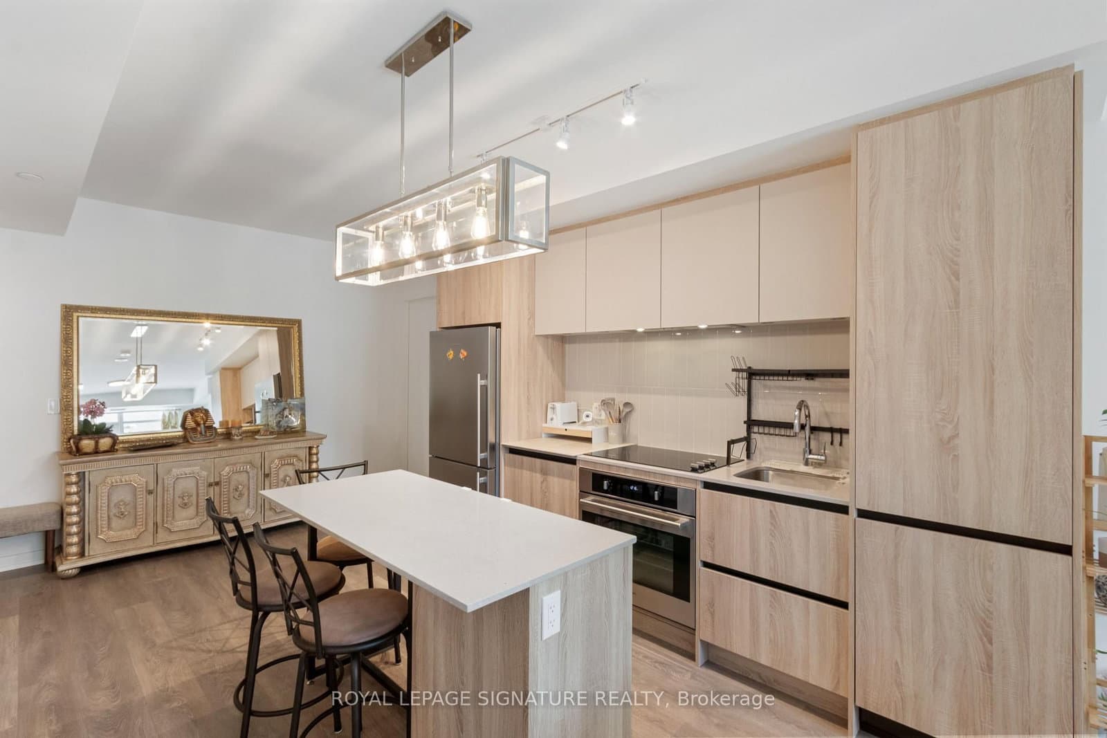 8 Beverley Glen Boulevard, Unit 228 thumbnail 2
