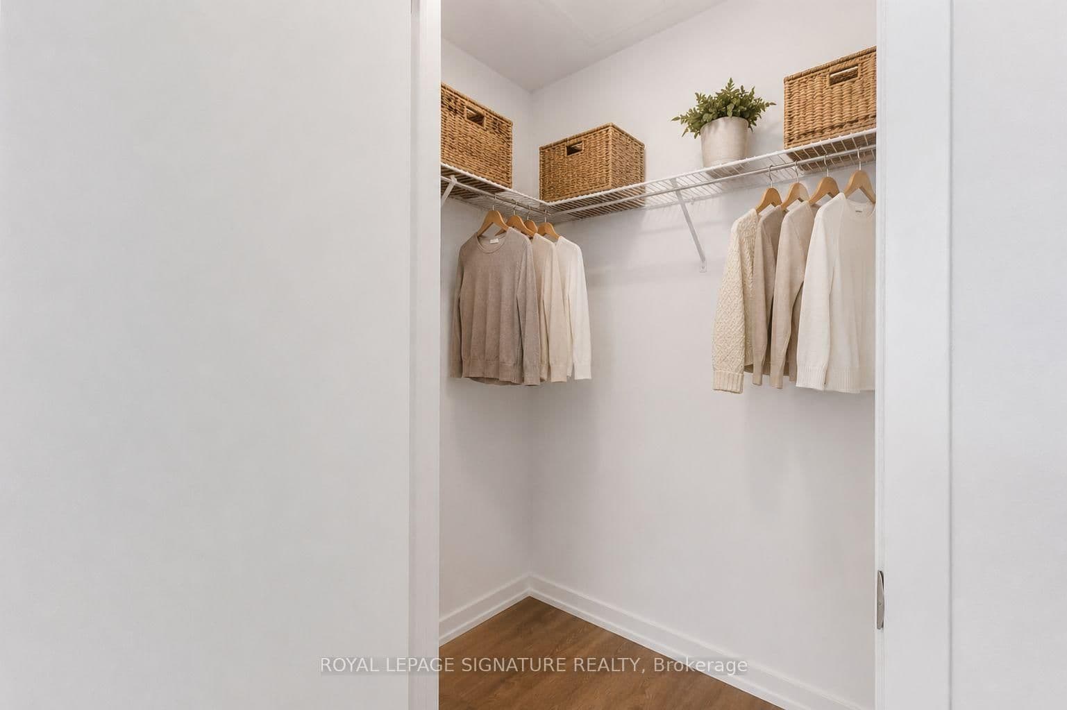 8 Beverley Glen Boulevard, Unit 228 thumbnail 6