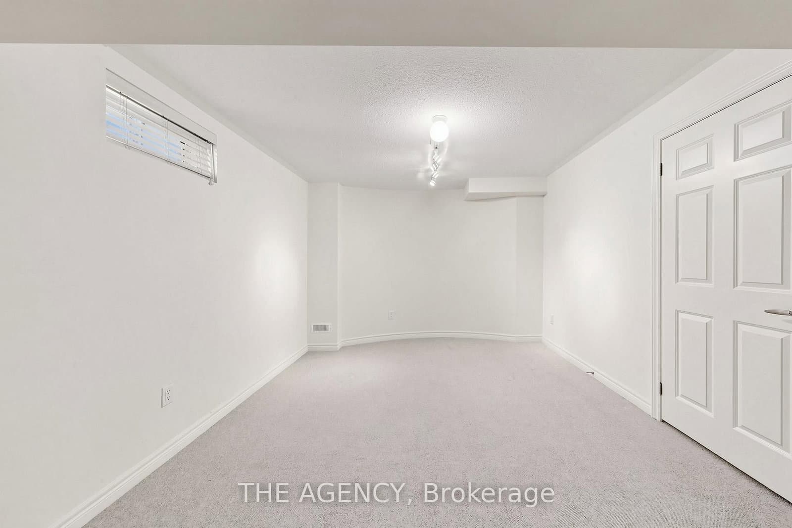 98 Fitzmaurice Drive thumbnail 37