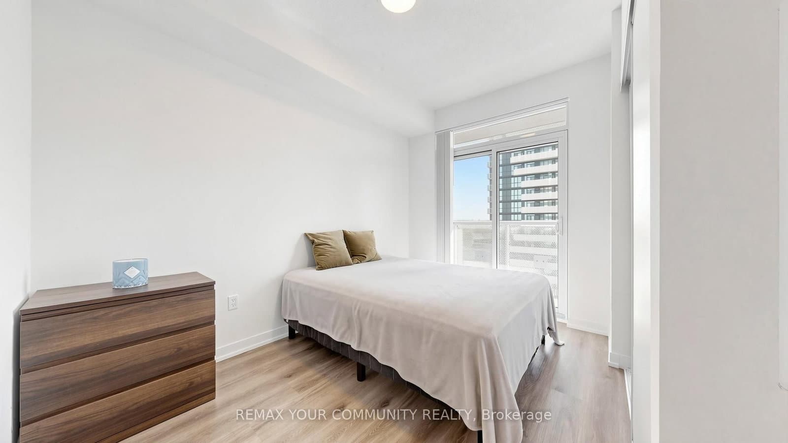 225 Commerce Street, Unit 1702 thumbnail 9