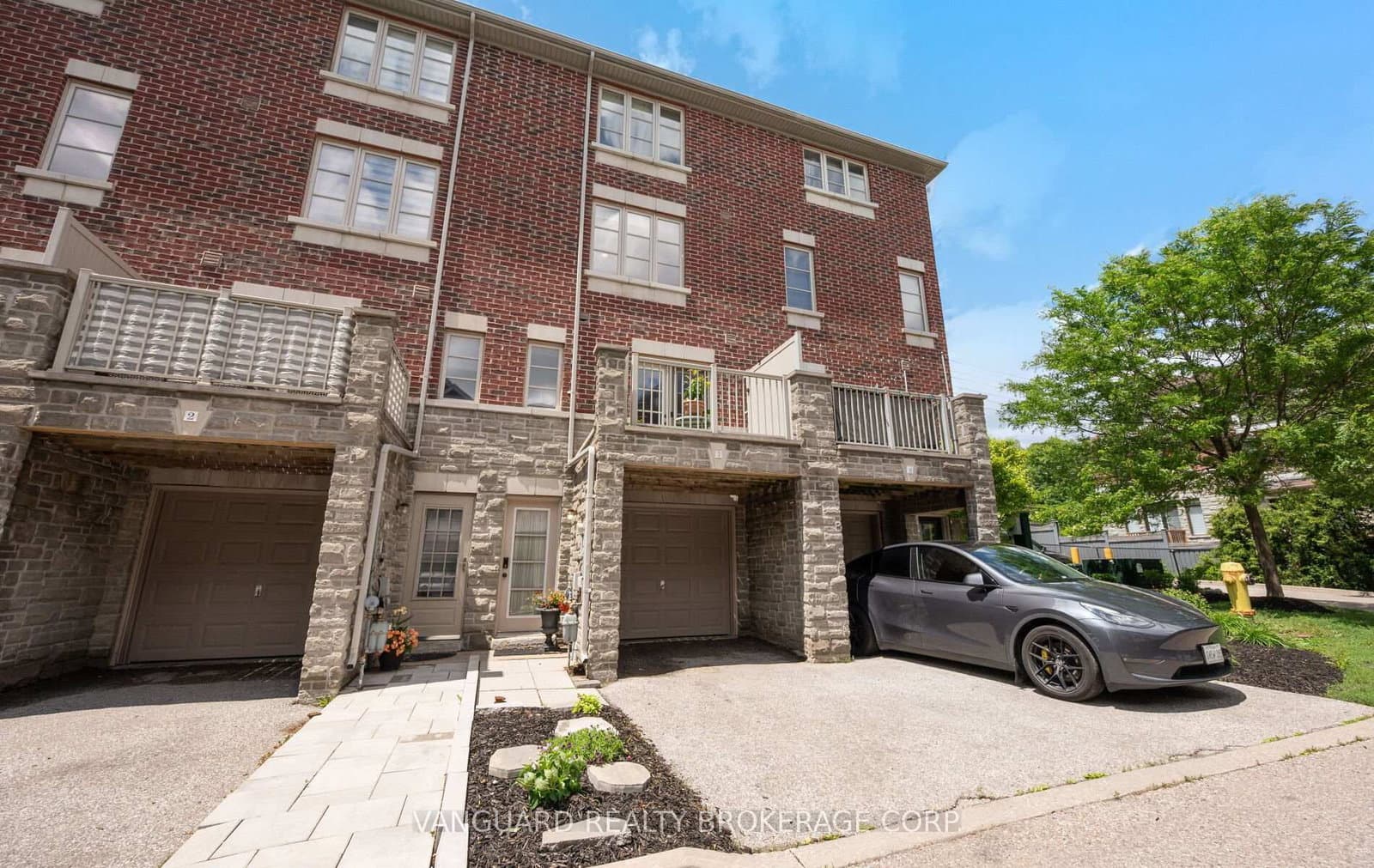 8441 Islington Avenue, Unit 3 thumbnail 3