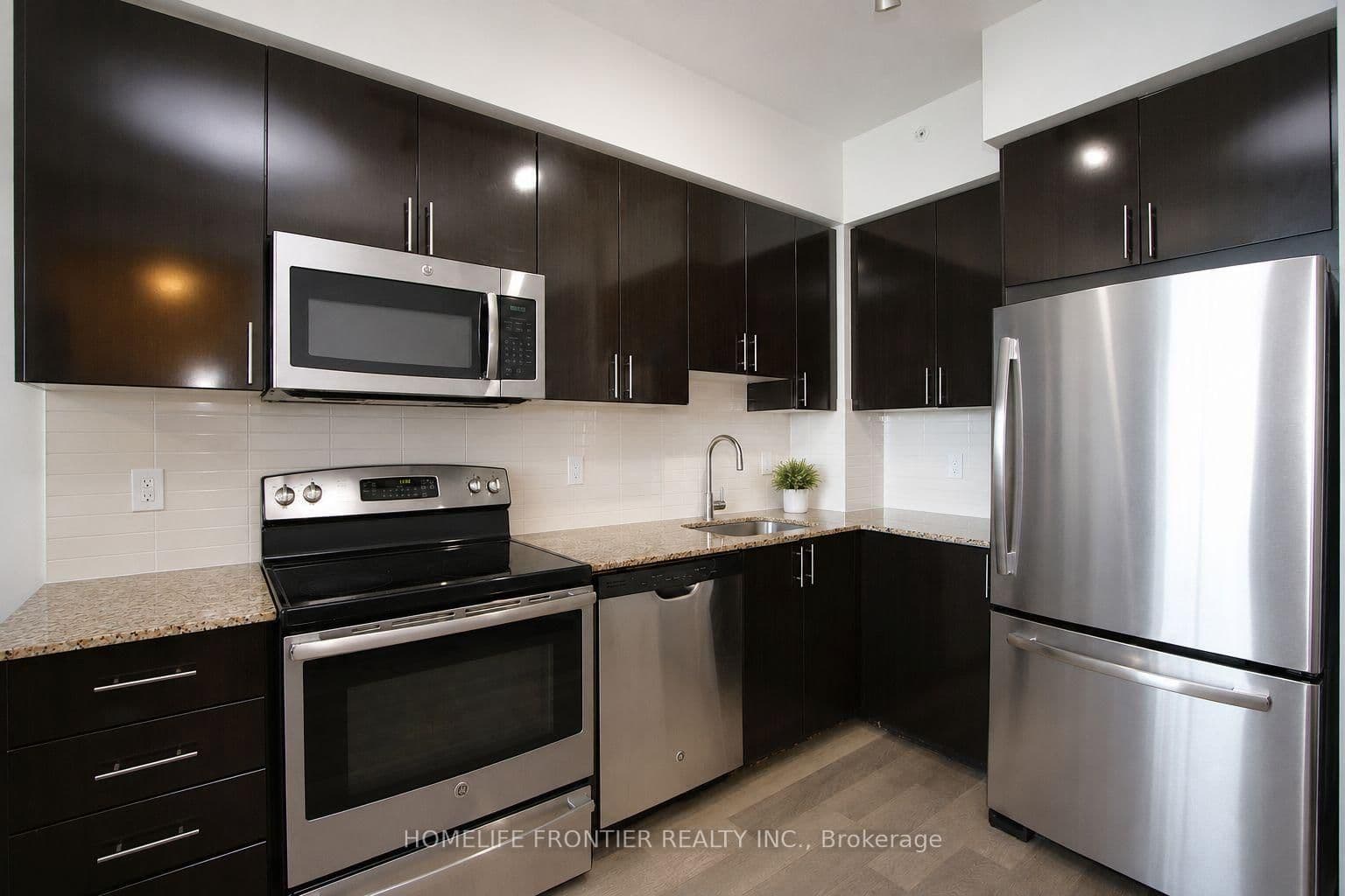 7165 Yonge Street, Unit 1810 thumbnail 3