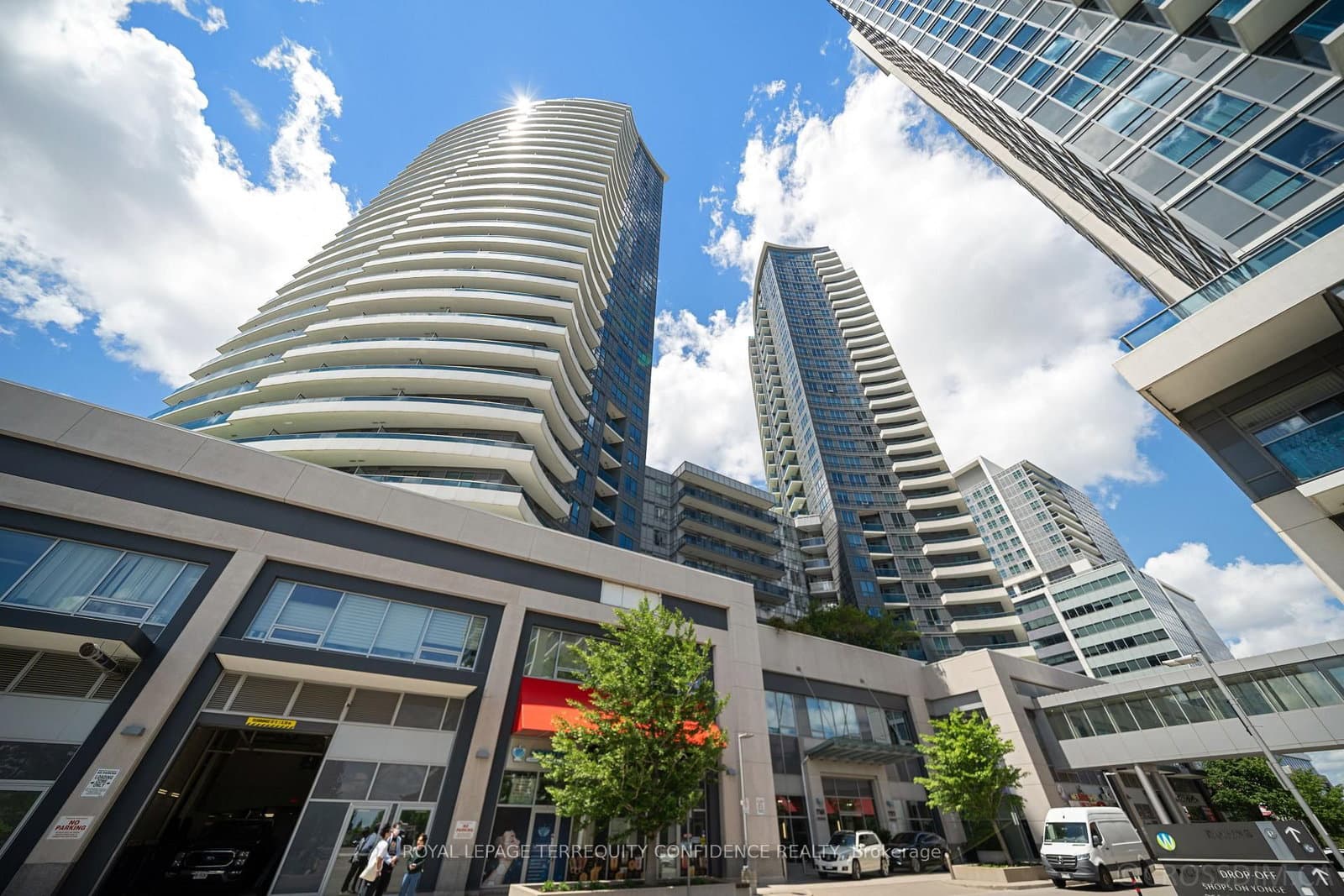 7161 Yonge Street, Unit 727 thumbnail 2