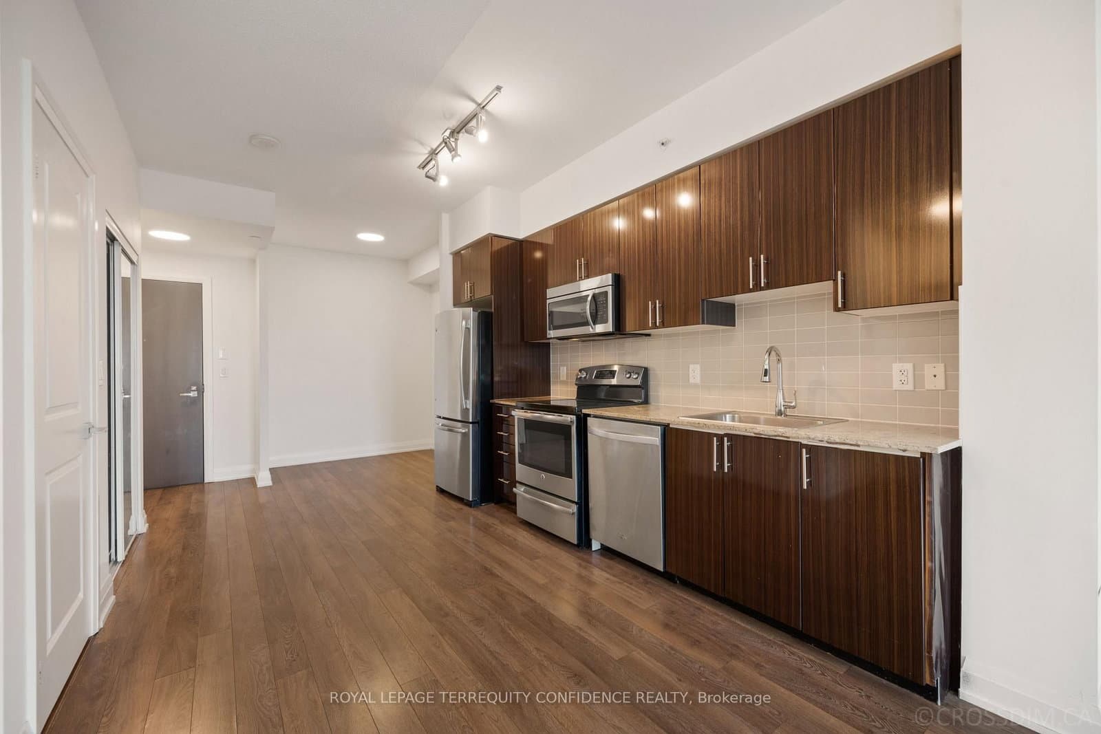 7161 Yonge Street, Unit 727 thumbnail 6
